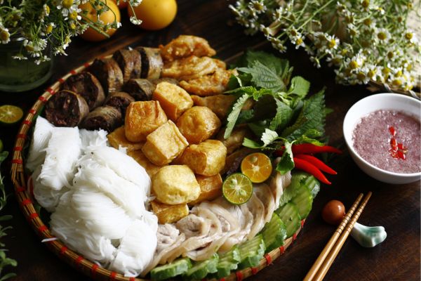 04 street food you must try in Vietnam